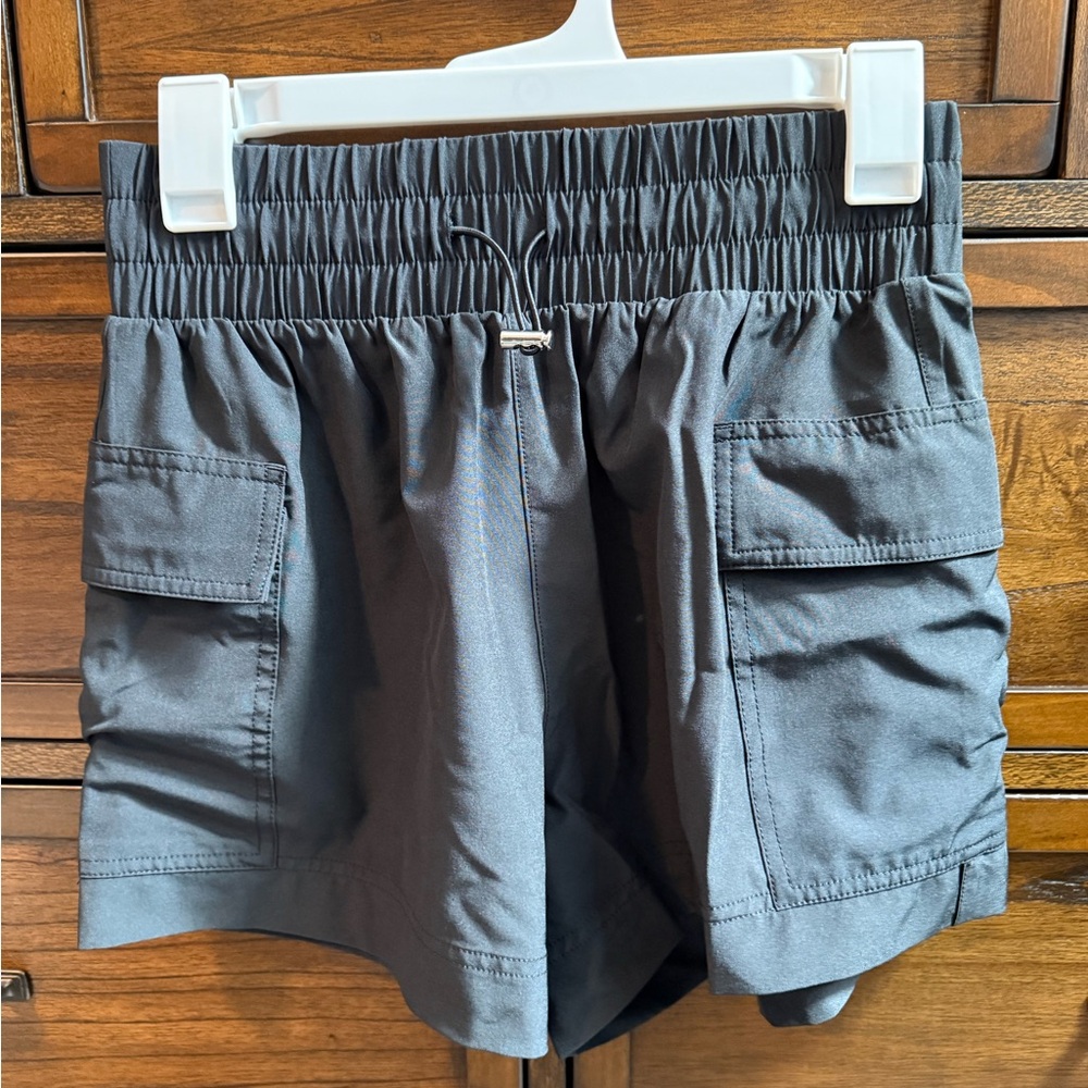 Women’s Abercrombie and Fitch Athletic Cargo Shorts Size Small